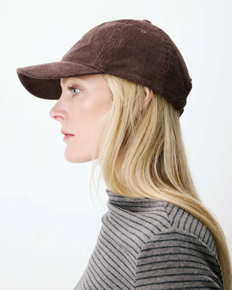 Casquette en velours côtelé logo chocolat Alona