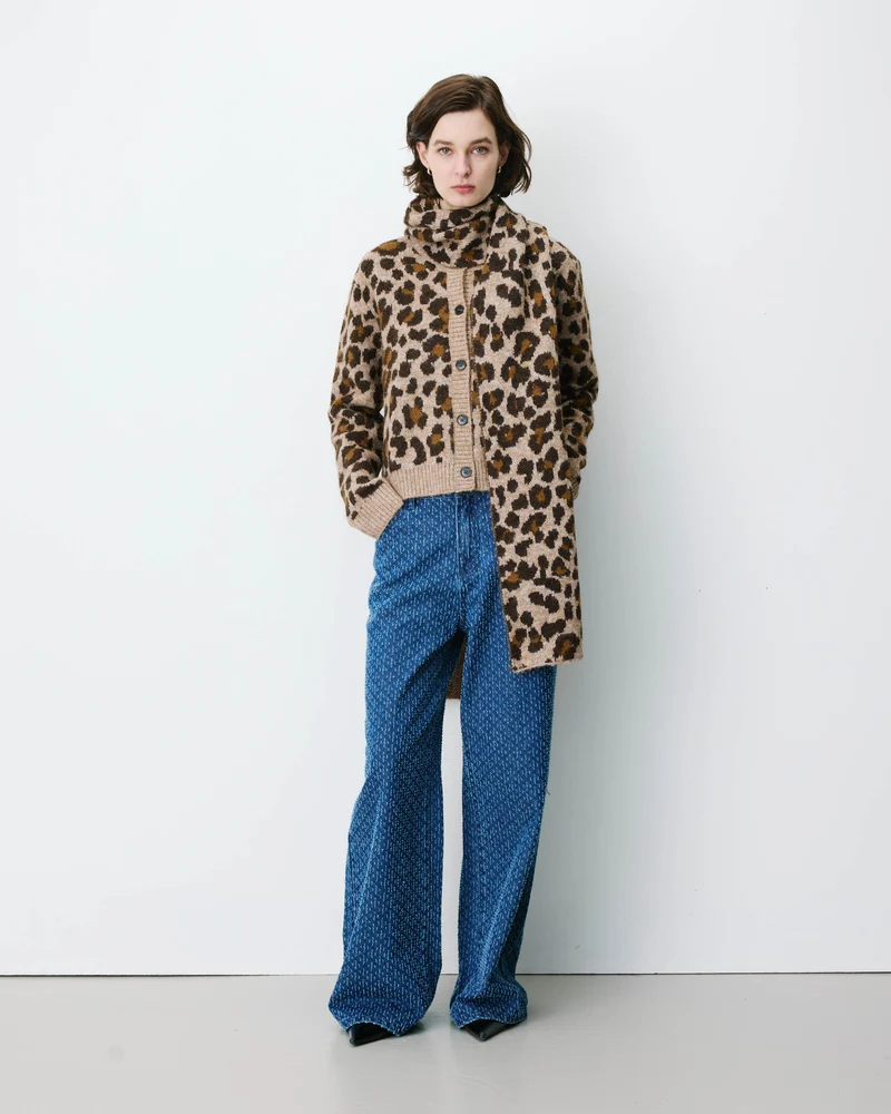Écharpe en jacquard imprimé leo Adra