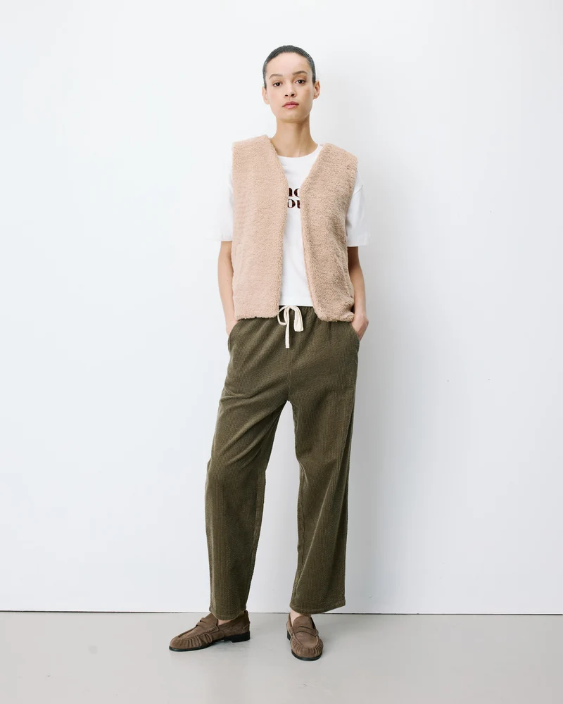 Veste sans manches en fausse shearling beige Avery