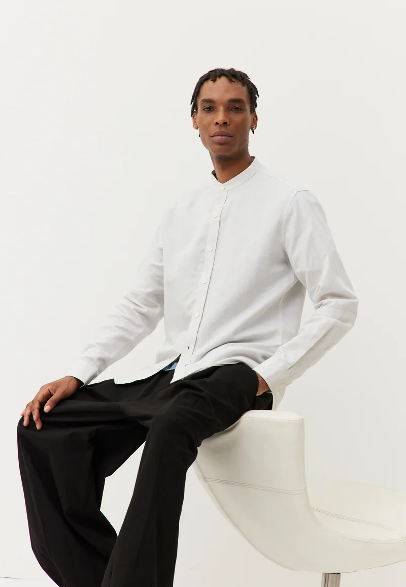 La chemise col officier