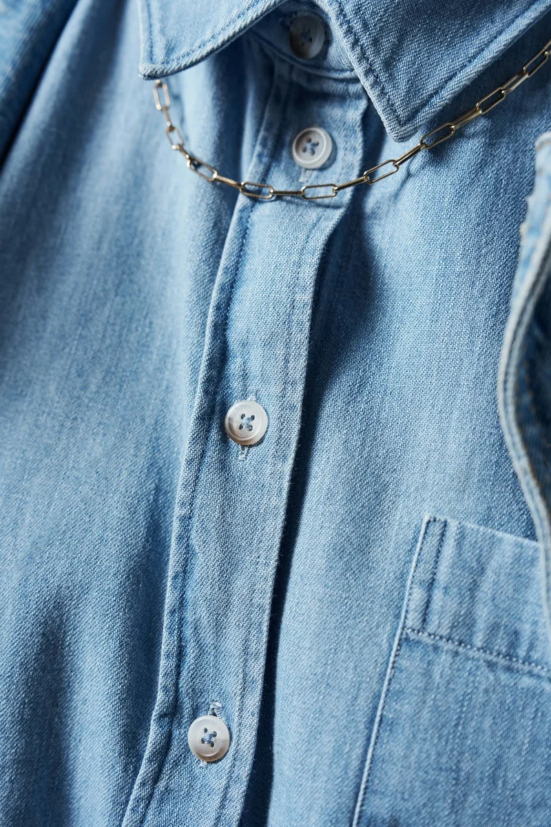 La chemise en jean