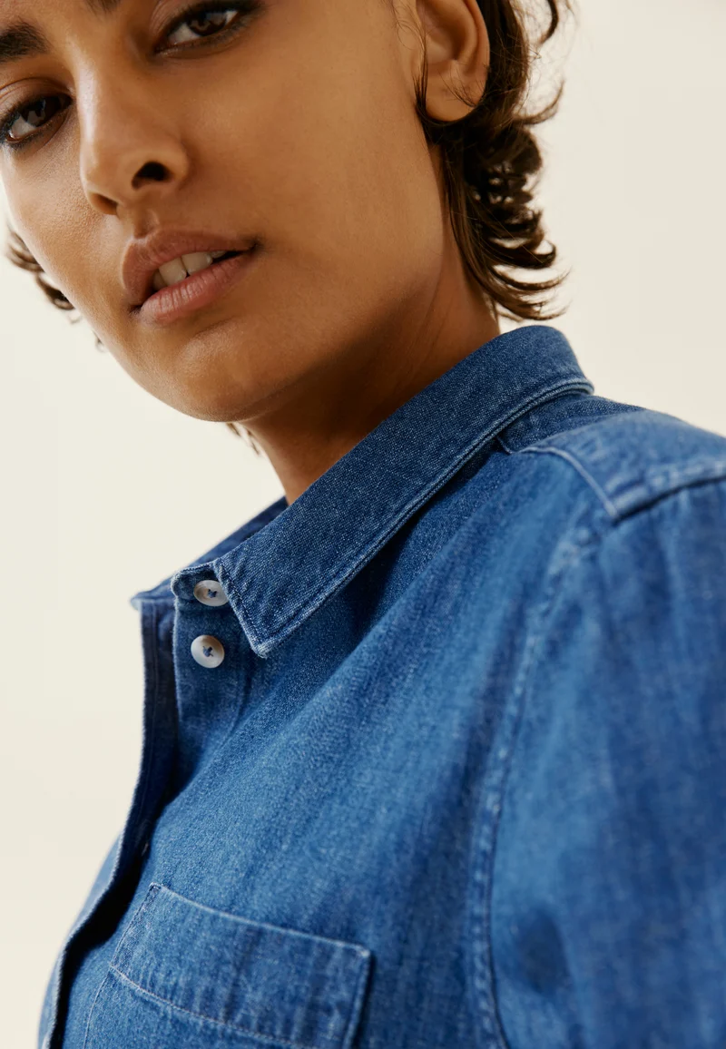 La chemise en jean