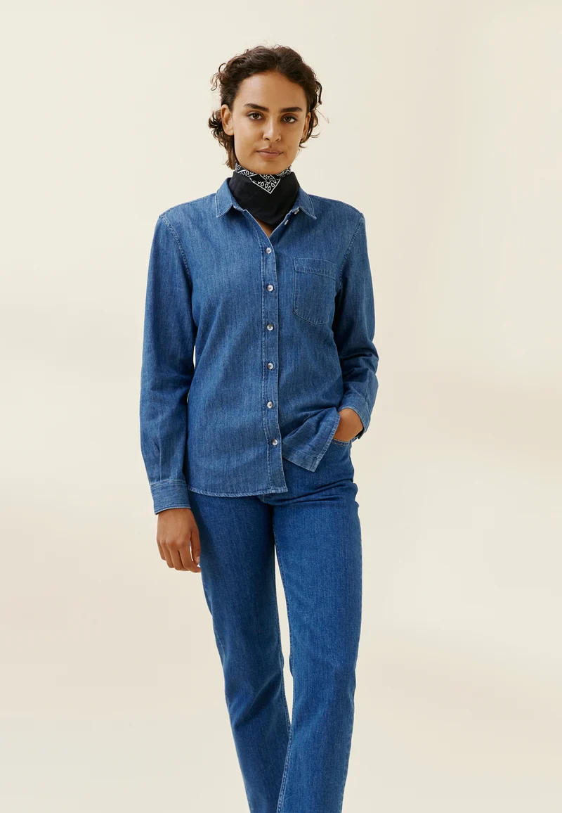 La chemise en jean