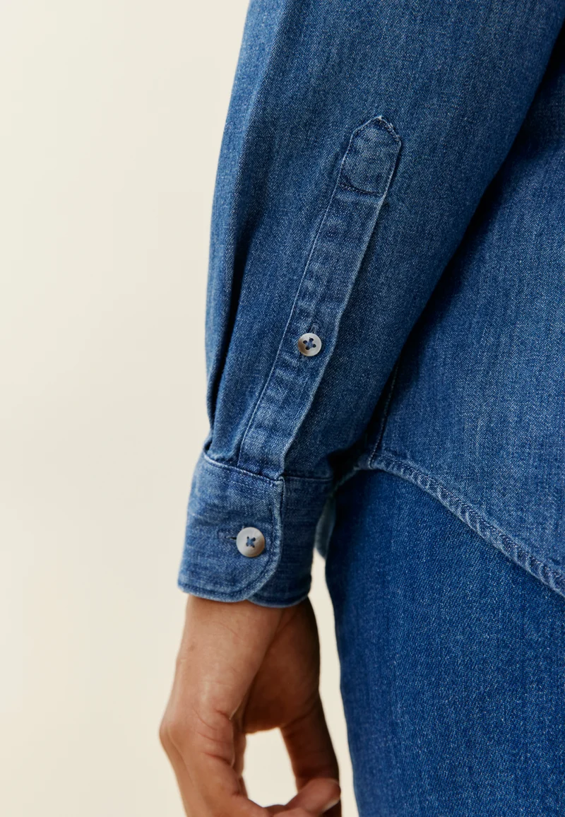 La chemise en jean
