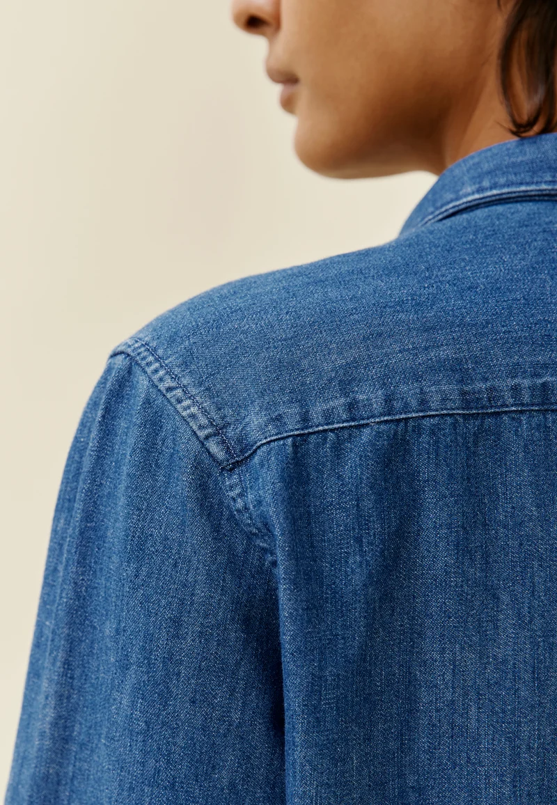 La chemise en jean