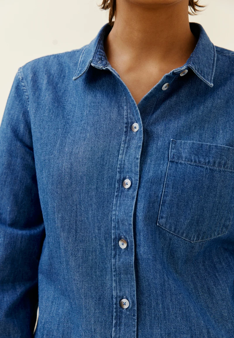La chemise en jean