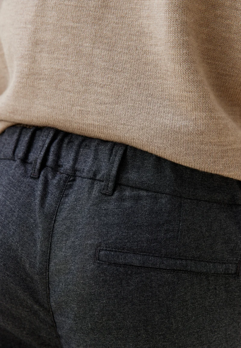 Le pantalon en flanelle (ancienne génération)