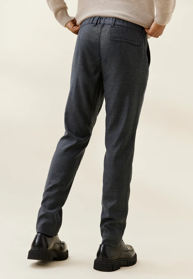 Le pantalon en flanelle (ancienne génération)