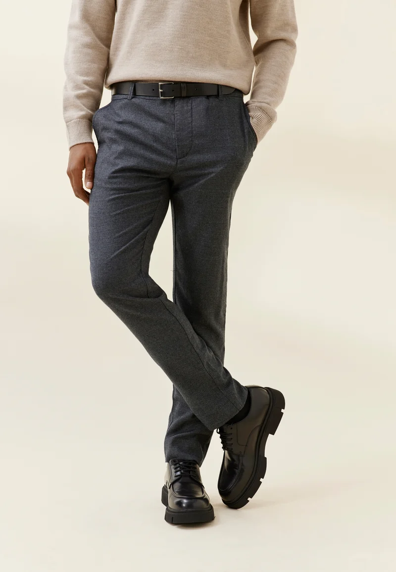 Le pantalon en flanelle (ancienne génération)