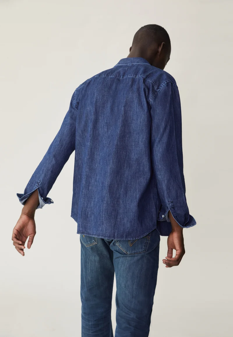 La chemise en jean