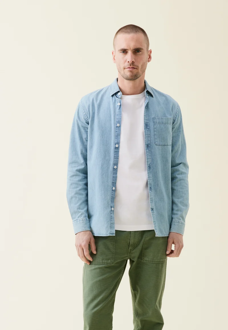 La chemise en jean