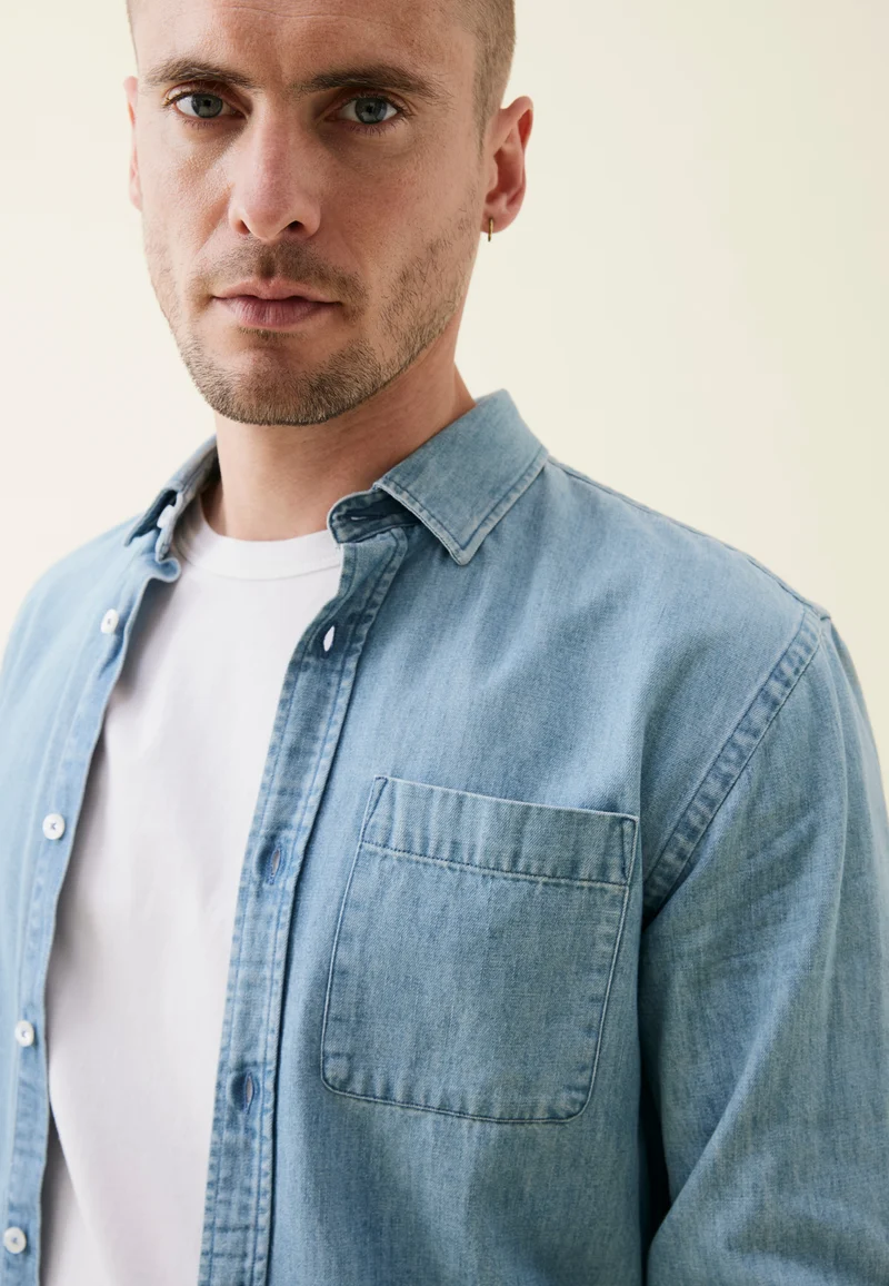 La chemise en jean