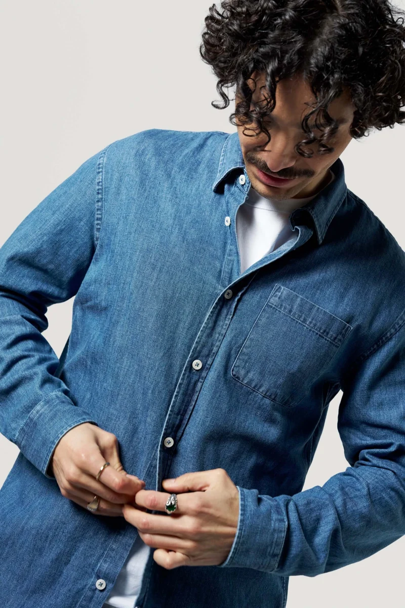 La chemise en jean