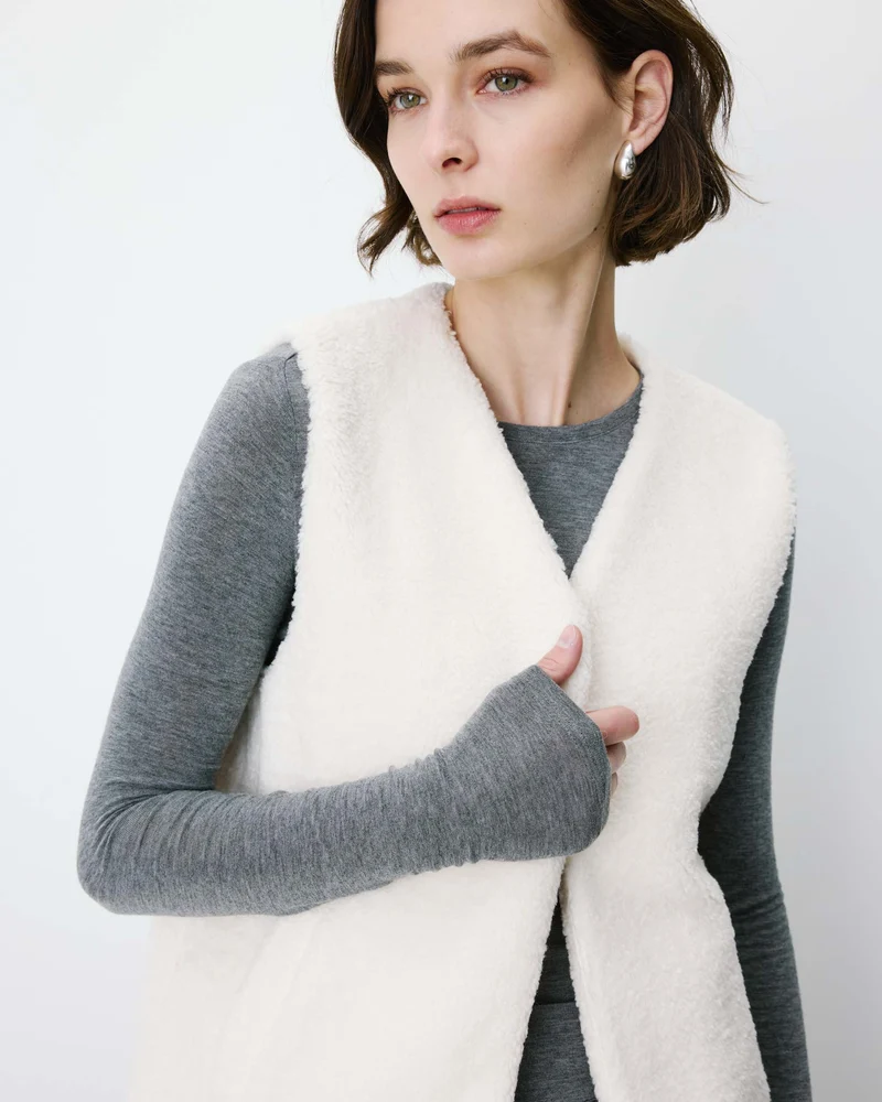 Veste sans manches en fausse shearling ecru Avery