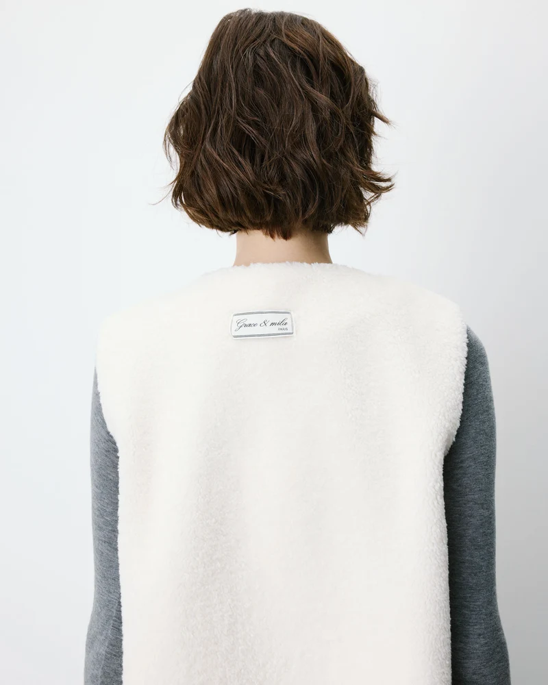 Veste sans manches en fausse shearling ecru Avery