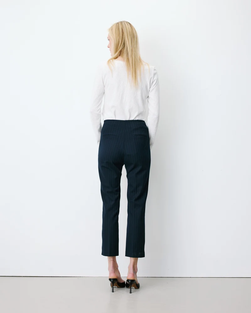 Pantalon capri ajusté à rayures marine Adrian