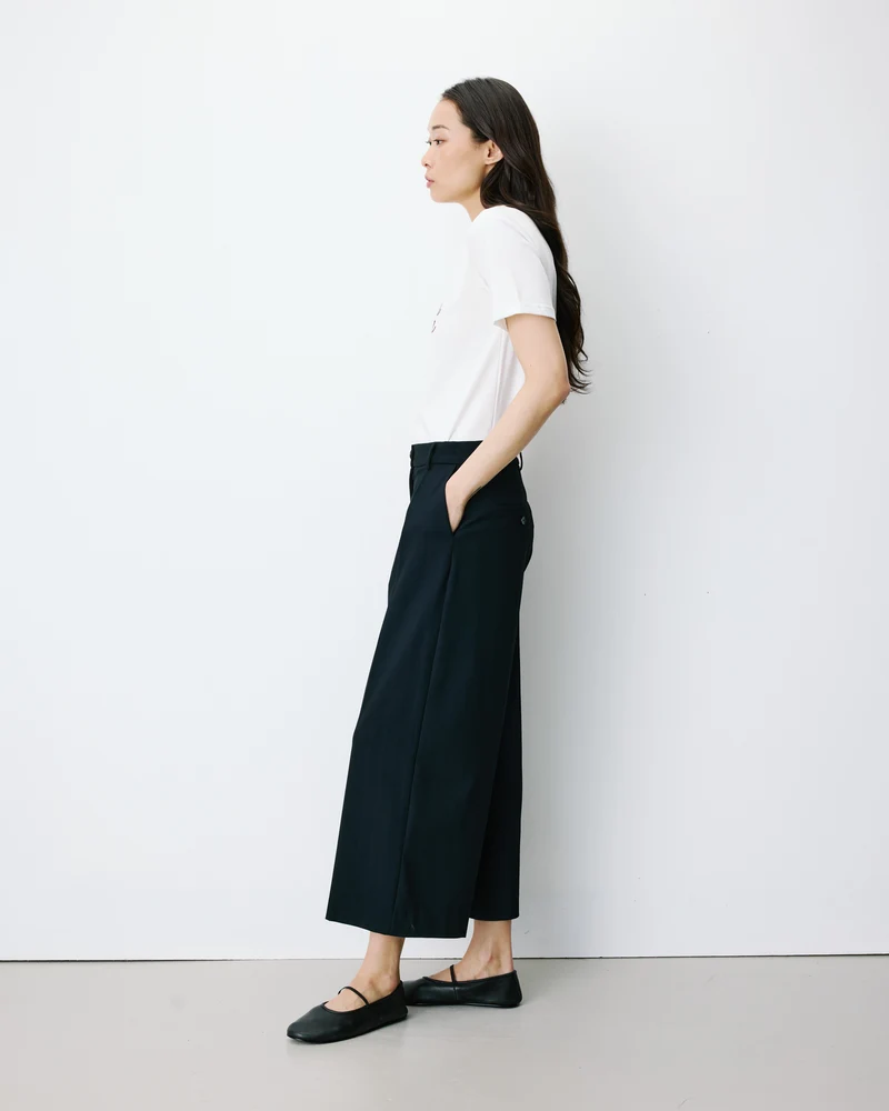 Pantalon tailleur court large à plis marine Atlantis