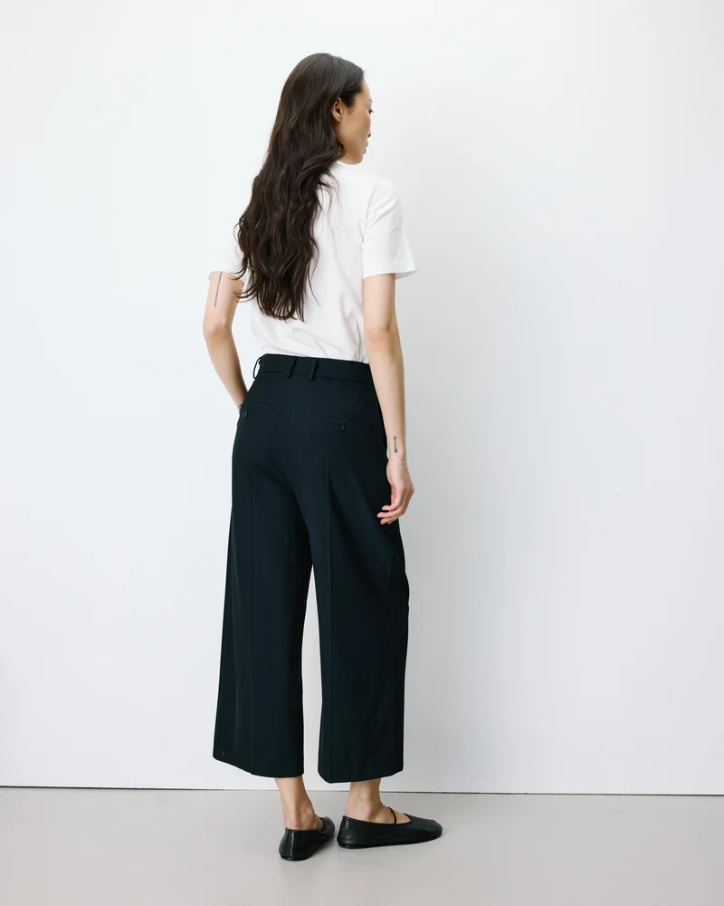 Pantalon tailleur court large à plis marine Atlantis