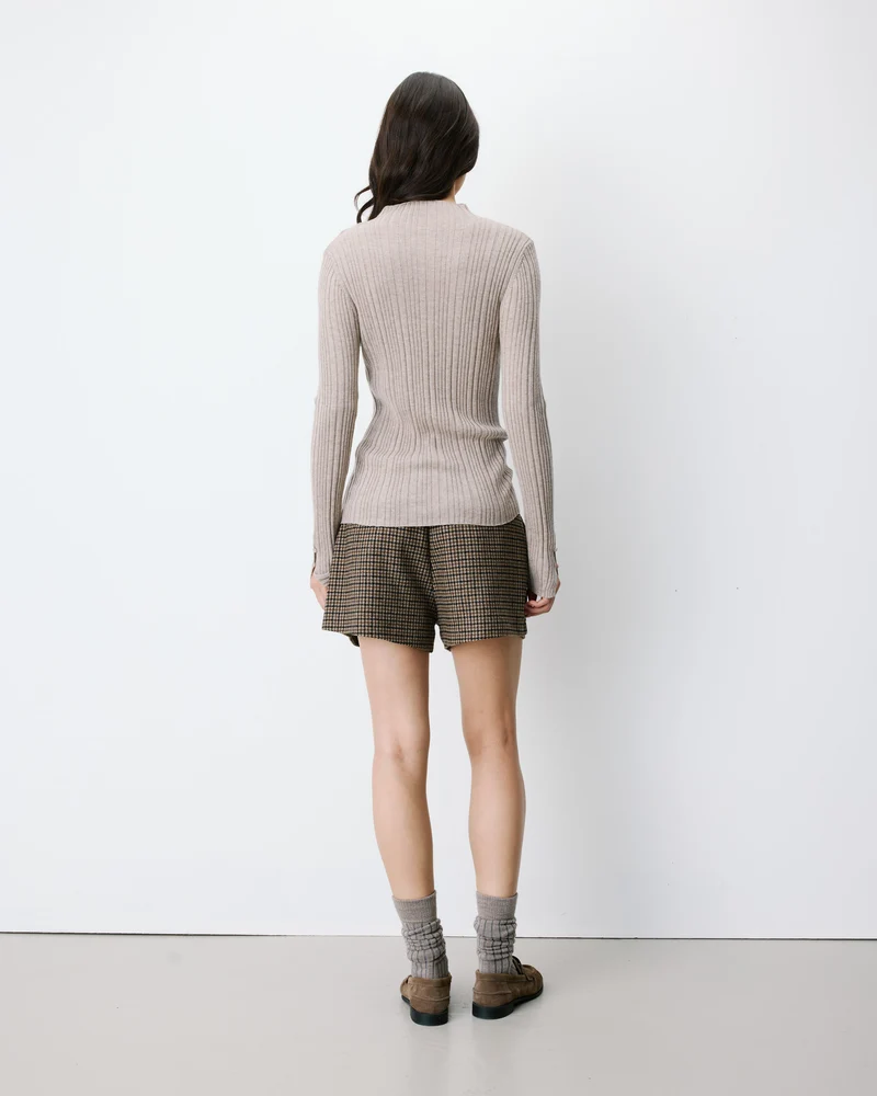 Pull maille fine près du corps col montant mocha Aloe
