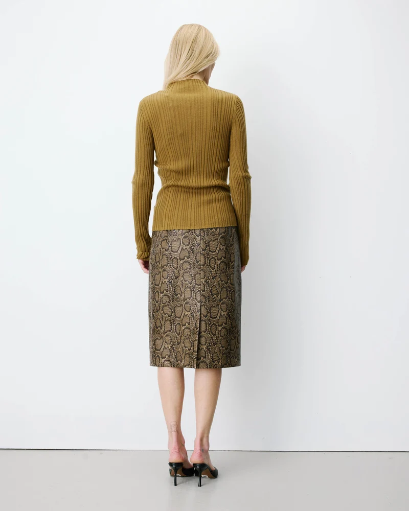 Pull maille fine près du corps col montant olive Aloe