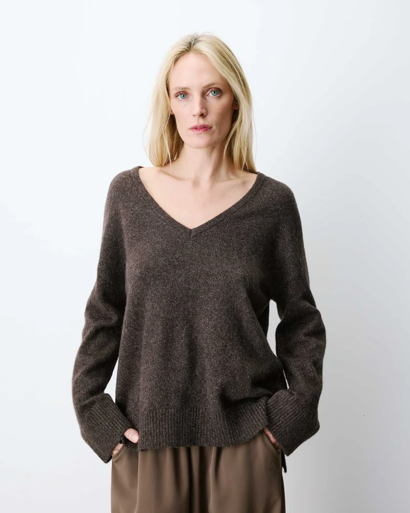 Pull ample col V en maille lurex chocolat Salvador