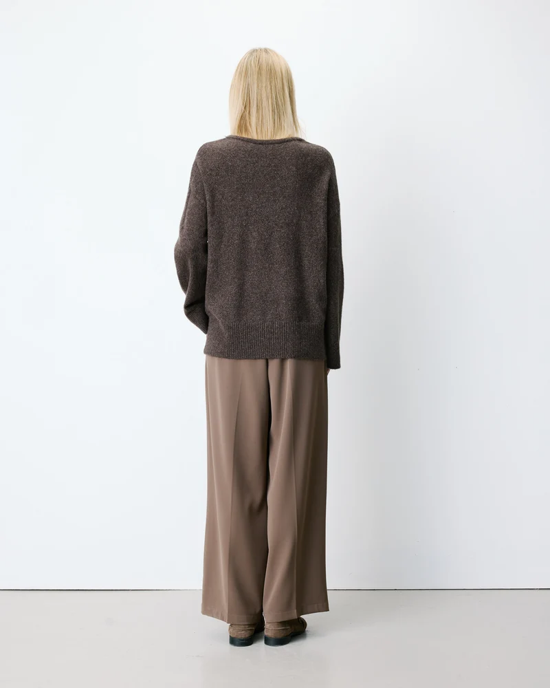 Pull ample col V en maille lurex chocolat Salvador
