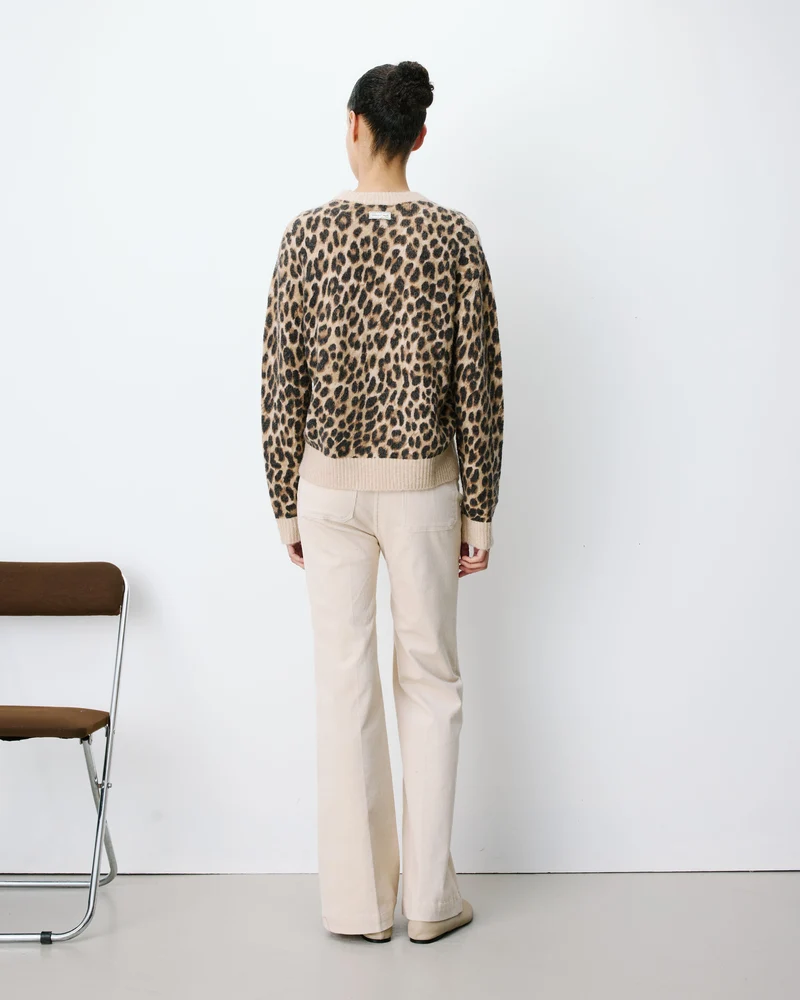 Pull manches longues col rond à motif leo Alexiel