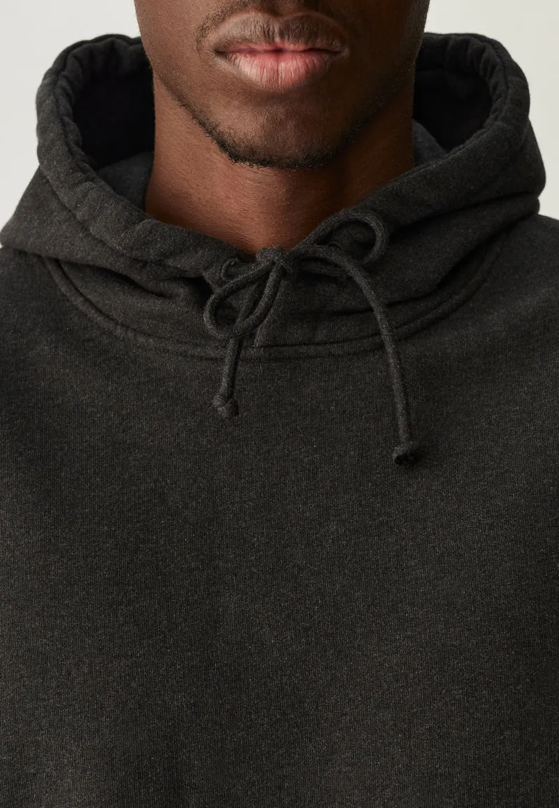 Le sweat à capuche
