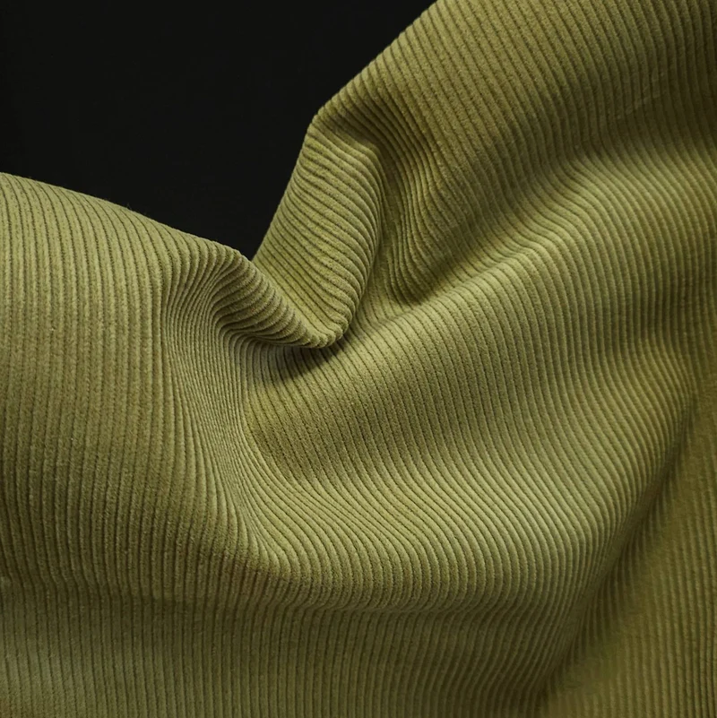 Velours côtelé | 9 côtes | Olive | 137 cm | Fin de rouleau