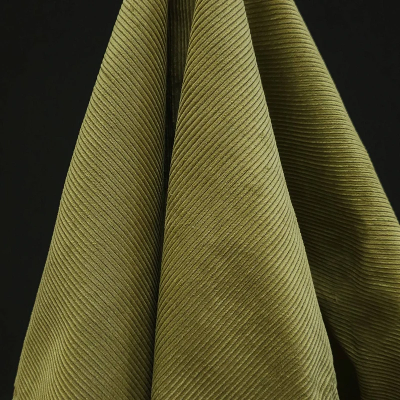 Velours côtelé | 9 côtes | Olive | 137 cm | Fin de rouleau