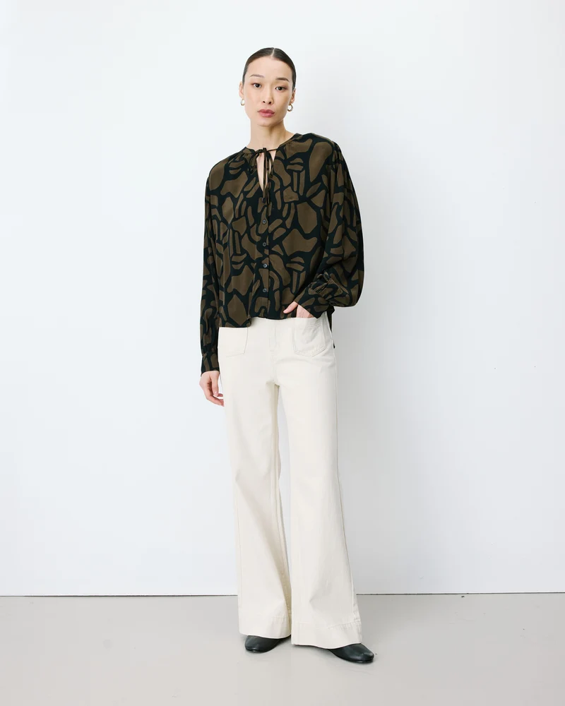 Blouse col V à imprimé géométrique kaki Ambrine