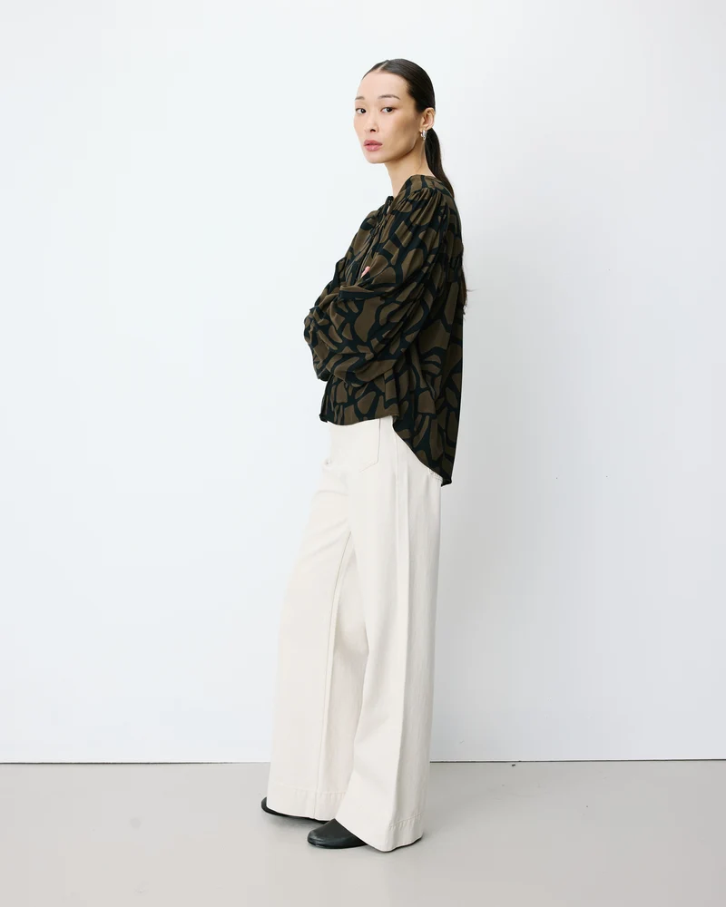 Blouse col V à imprimé géométrique kaki Ambrine