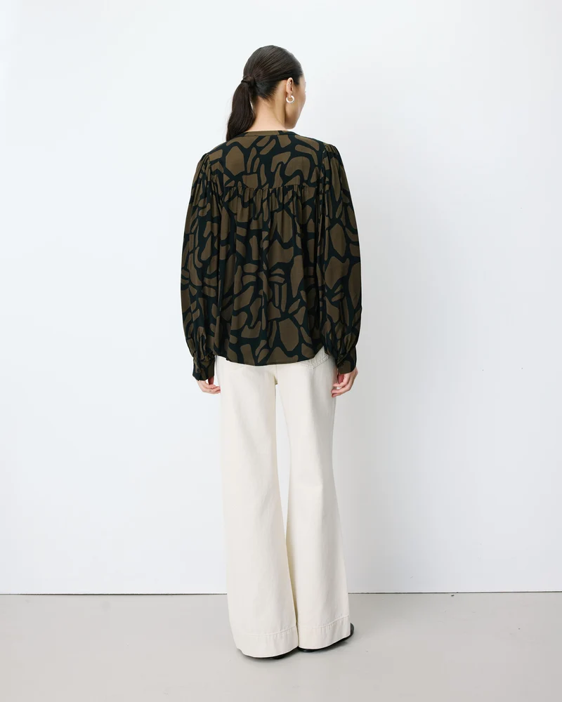 Blouse col V à imprimé géométrique kaki Ambrine