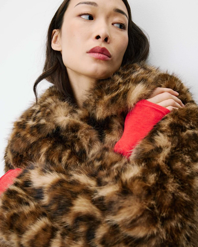 Manteau fausse fourrure court à motif leo Alva
