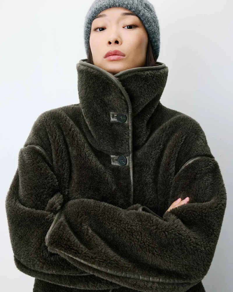 Manteau en fausse fourrure oversize boutonné kaki Amelio