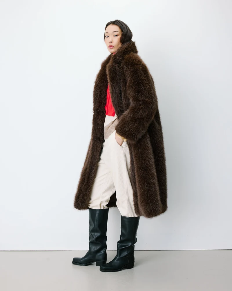 Manteau long oversize en fausse fourrure chocolat Alara