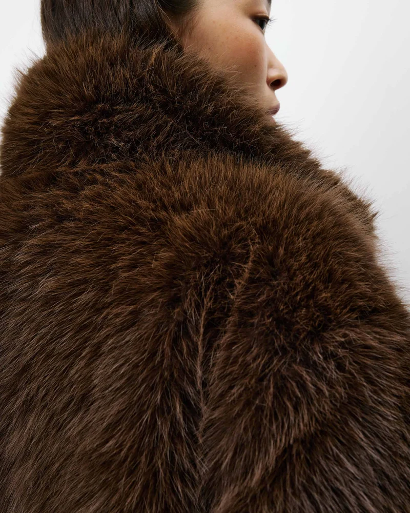 Manteau long oversize en fausse fourrure chocolat Alara