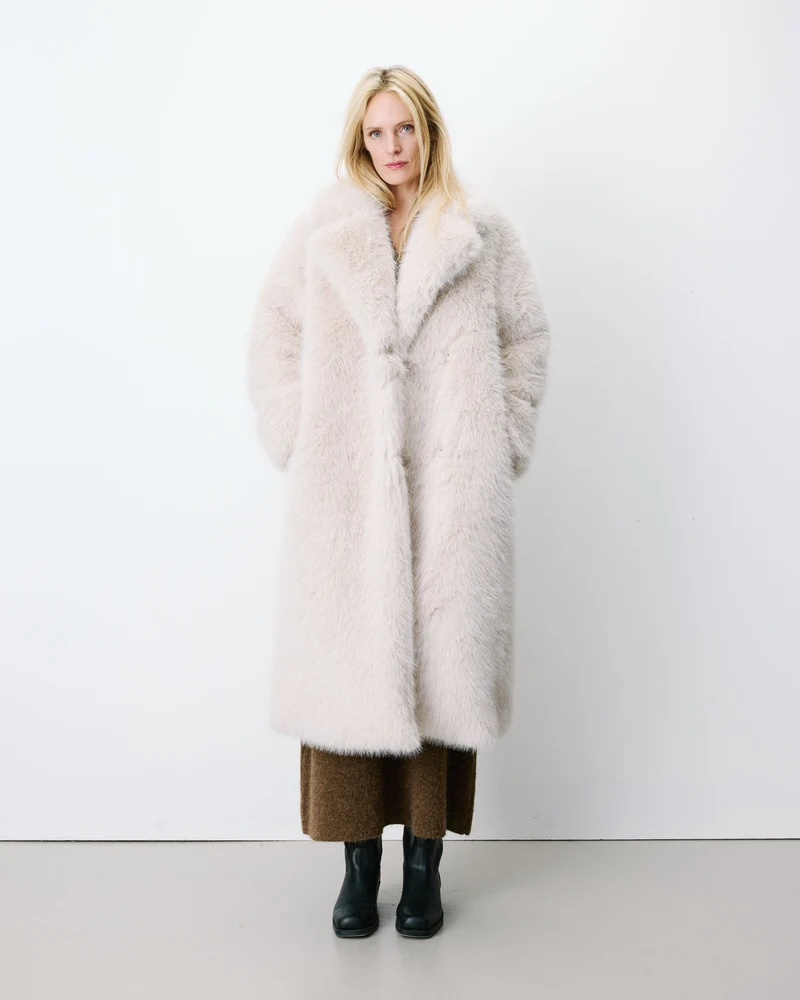 Manteau long oversize en fausse fourrure grege Alara