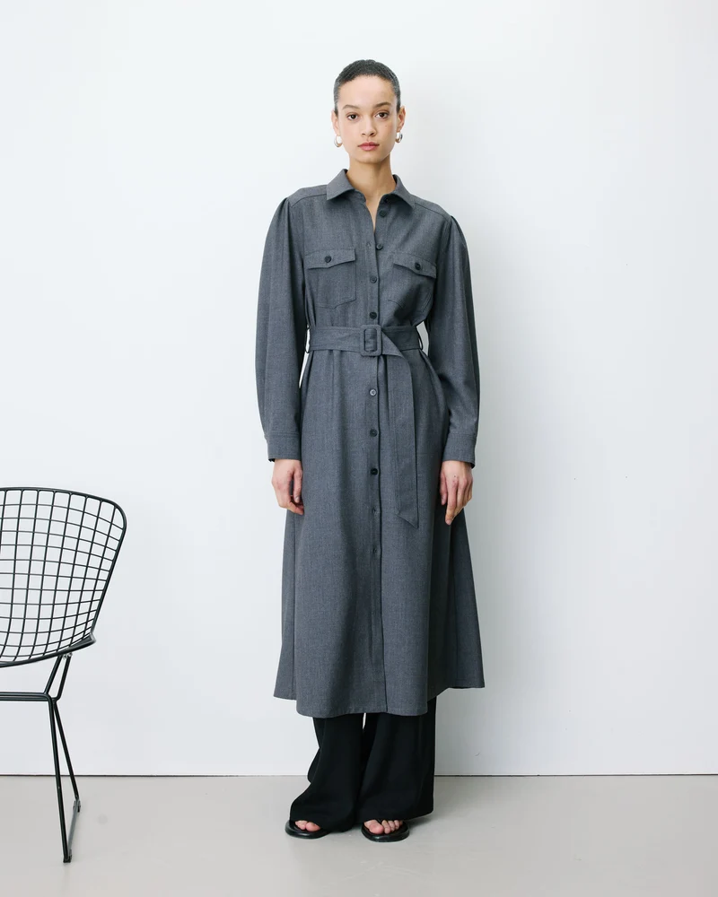 Robe chemise longue cintrée à la taille anthracite Arella