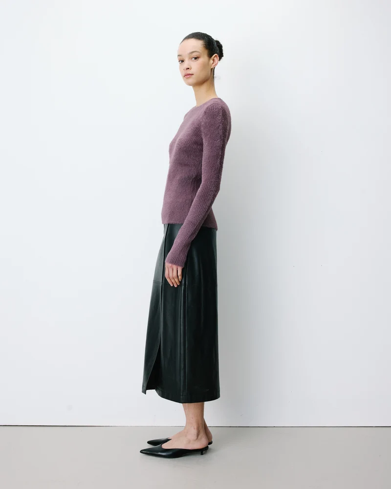 Pull doux près du corps col rond aubergine Auryn