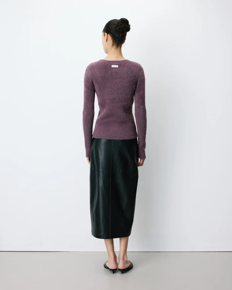 Pull doux près du corps col rond aubergine Auryn