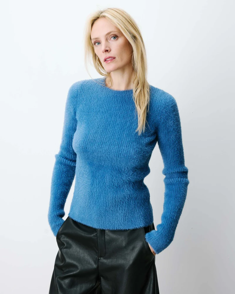 Pull doux près du corps col rond bleuet Auryn