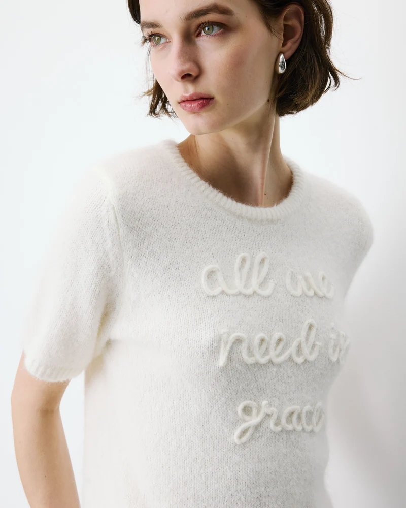 Pull manches courtes à message brodé ivoire Austyn