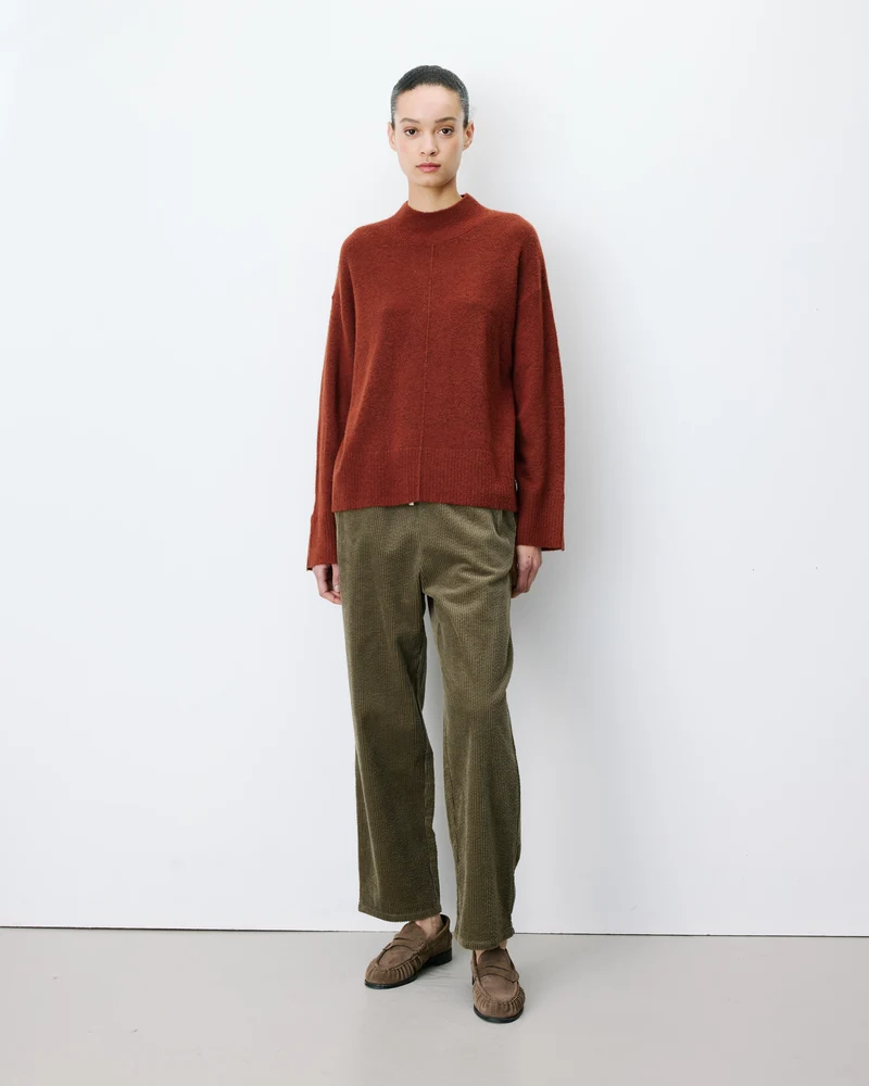Pull large en maille jersey col montant terracotta Adelice