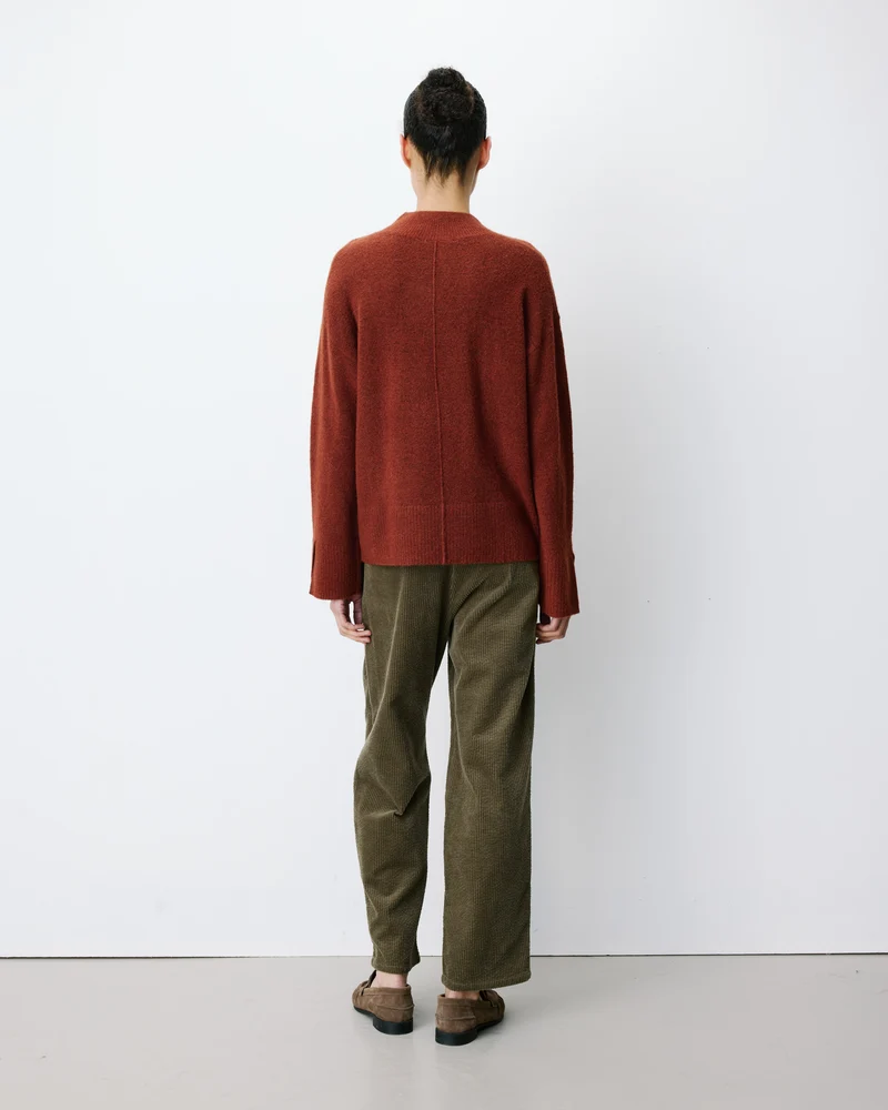 Pull large en maille jersey col montant terracotta Adelice