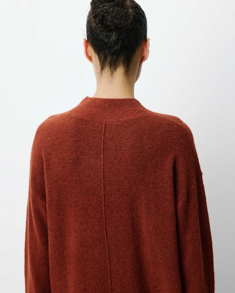 Pull large en maille jersey col montant terracotta Adelice