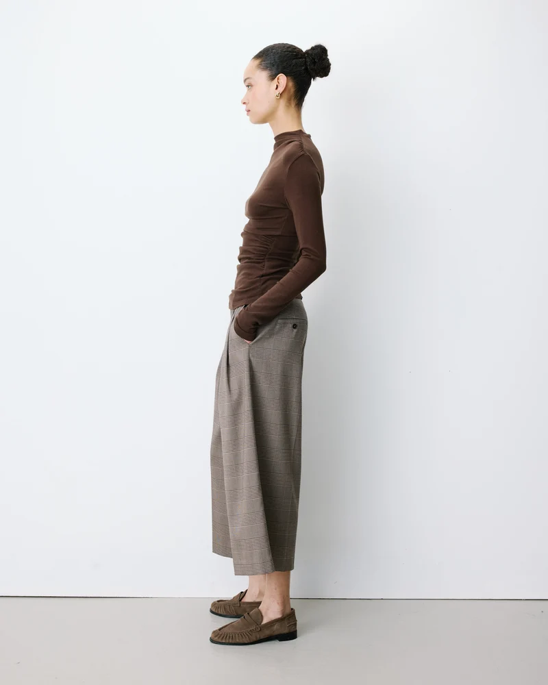 Top drapé asymétrique manches longues chocolat Aurygny