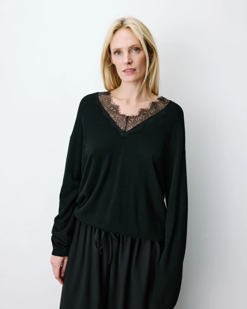 Pull en maille à col V en dentelle noir Augustin