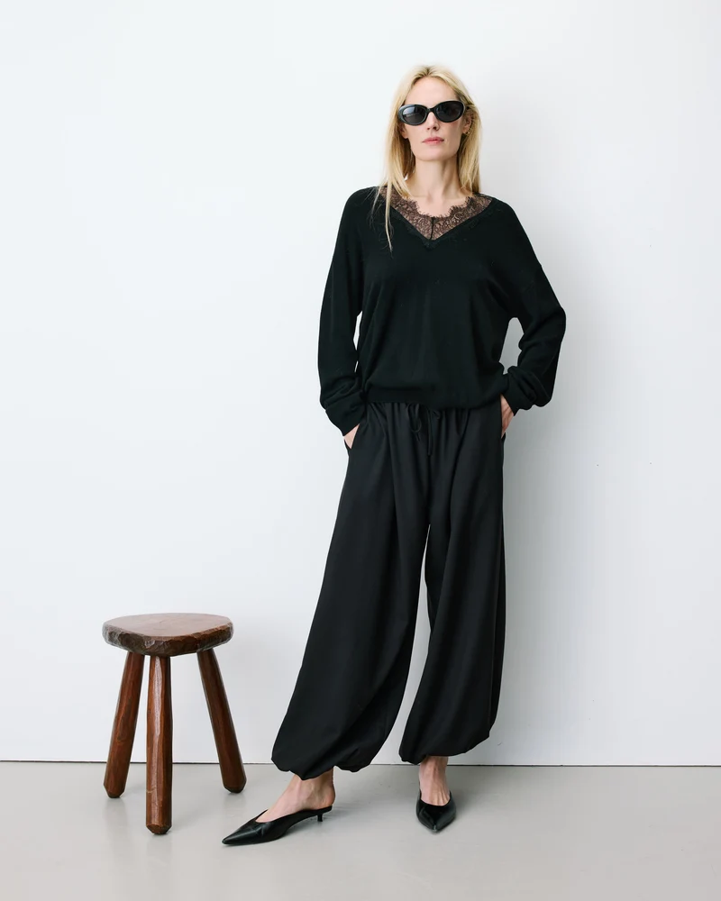 Pull en maille à col V en dentelle noir Augustin