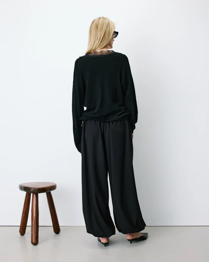 Pull en maille à col V en dentelle noir Augustin